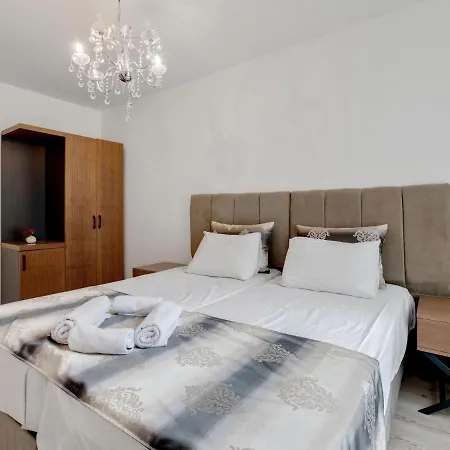 Апартаменты Family Retreat *